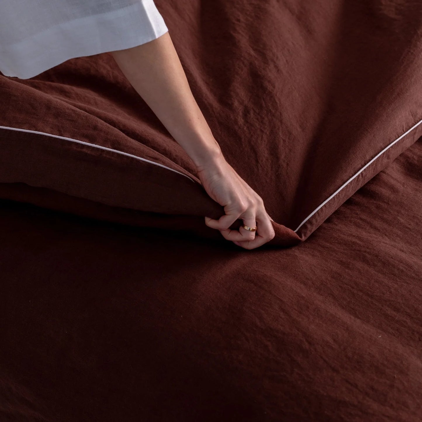 Pościel Lniana Linen Tales Czekoladowa z lamówką