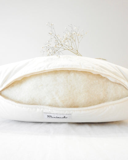Naturalna Poduszka z wypełnieniem wełnianym w tkaninie poszyciowej naturalnej bawełny. Sprężysta i ekoliczna poduszka dla całej rodziny. Sklep Maximusky
